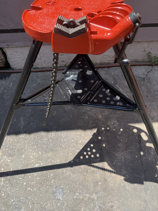Tripod Chain Vise Tristand Pipe Vise 6in Capacity for Ridgid 300  Great Shape.