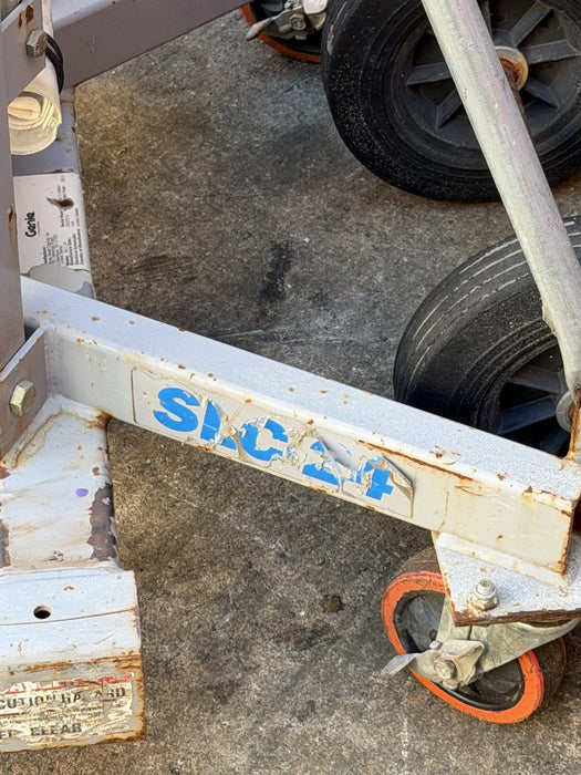 Genie Superlift Contractor, SLC- 24, 650 lbs Load Capacity, Lift Height 24' Nice