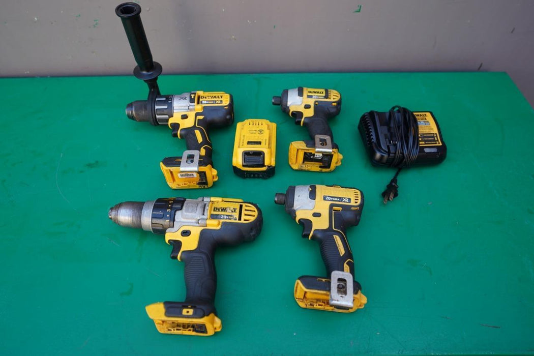 Dewalt Cordless Set 20V 2 Hammer drills ,2 Impact Drivers