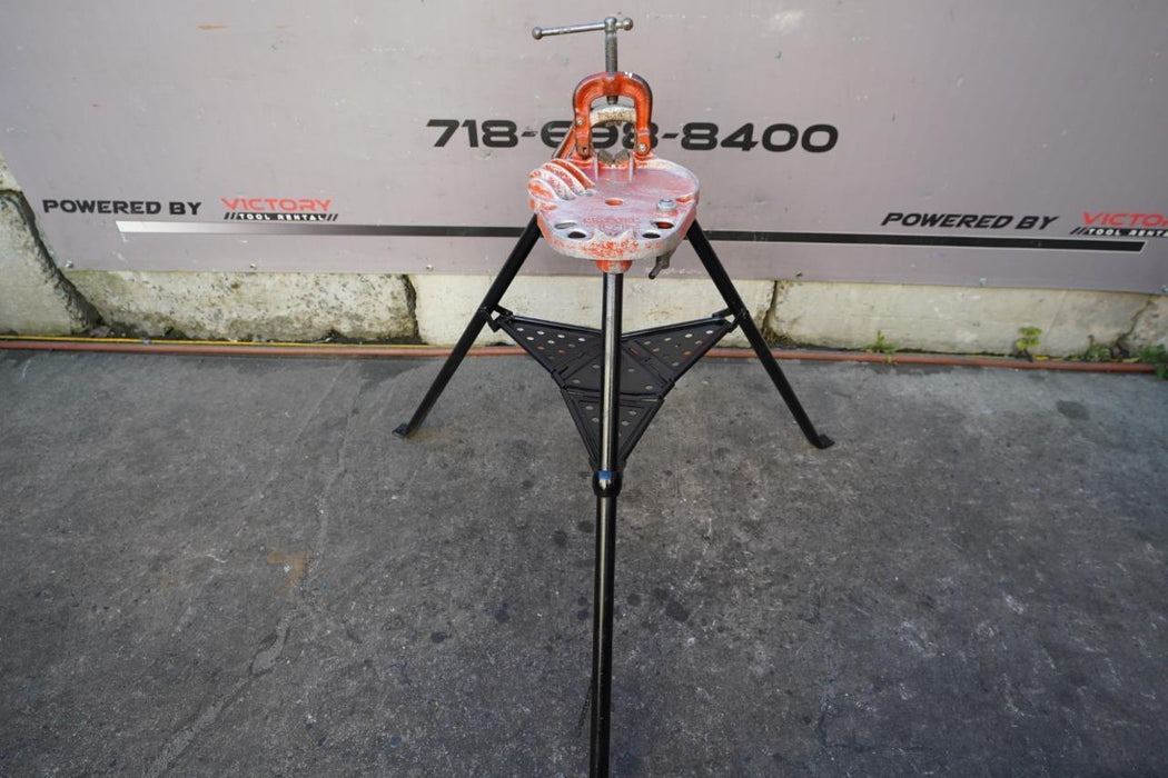 Ridgid 40A Pipe Vise Tripod Tri Stand.  Up to  2 1/2  inches. Nice Shape.