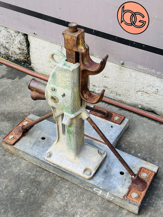 1 Duff Norton 10 Ton Reel Jack Stands Model 1030 CRA X-4655 With Stand