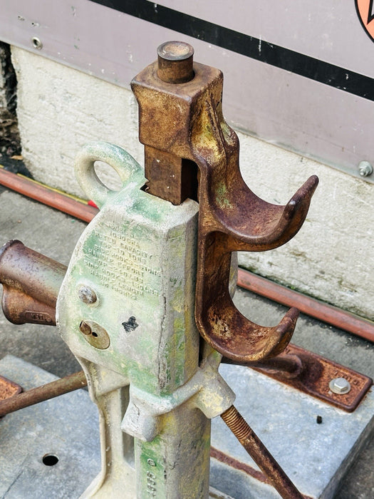 1 Duff Norton 10 Ton Reel Jack Stands Model 1030 CRA X-4655 With Stand