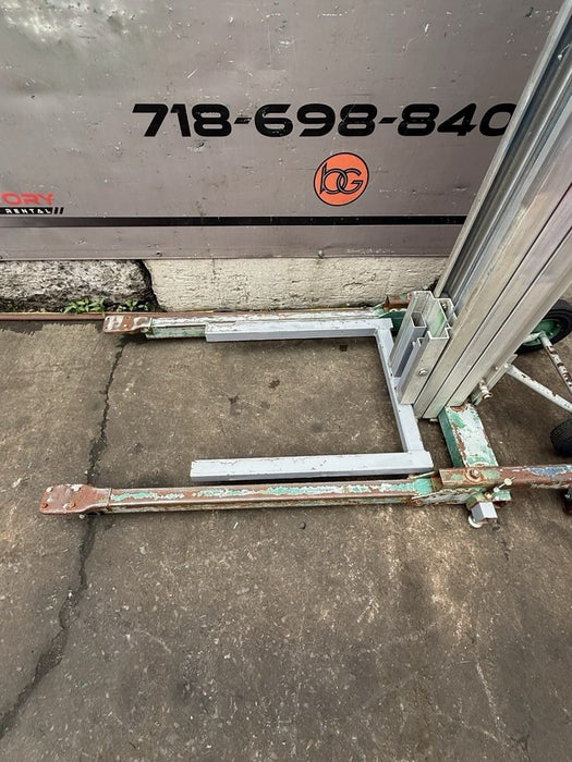 Genie SLC-18 18 foot Contractor Material Lift Hoist Works Fine  BG8