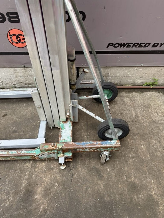 Genie SLC-18 18 foot Contractor Material Lift Hoist Works Fine  BG8