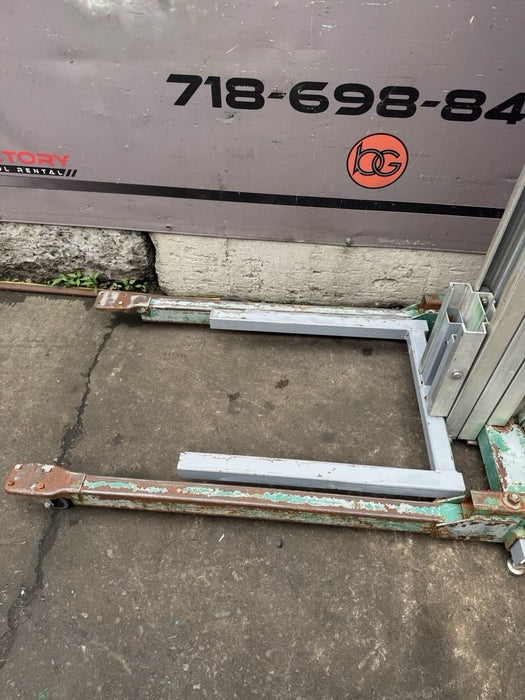 Genie SLC-18 18 foot Contractor Material Lift Hoist Works Fine  BG8