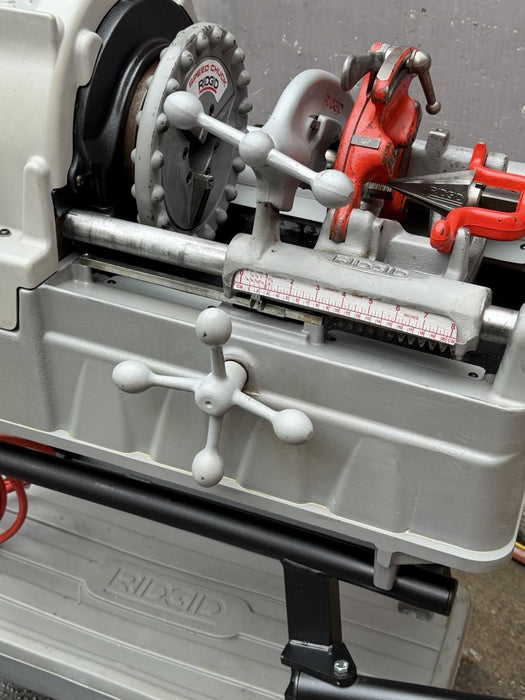 Ridgid 535 V3 Pipe Threader 1/2"-2" Threading Machine 811A Dies Cart Excellent!!