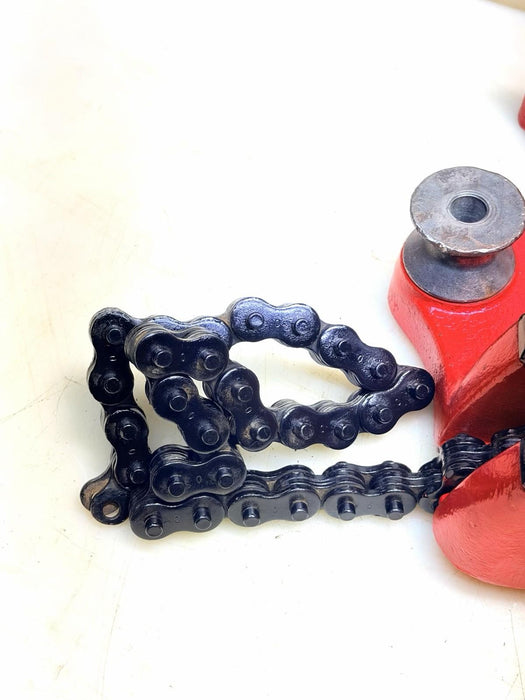 Ridgid 40215 BC810 1/2-8" in Capacity Top Screw Bench Chain Vise #9