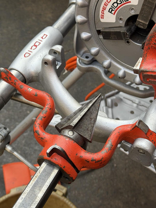 RIDGID 15682 Pipe Threading Machine Model 300 T2 + Carriage , 811 Die, Oiler #1