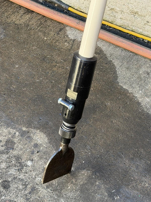 Edco Ram Air Pneumatic Powered Steel Chisel Scaler 36036 4” Chisel Mint