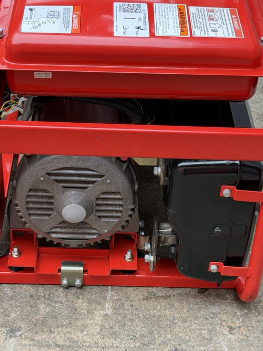 Multiquip MQ Generator GA-6HR  6000 Watts 120/240V Honda Motor Works Great MINT