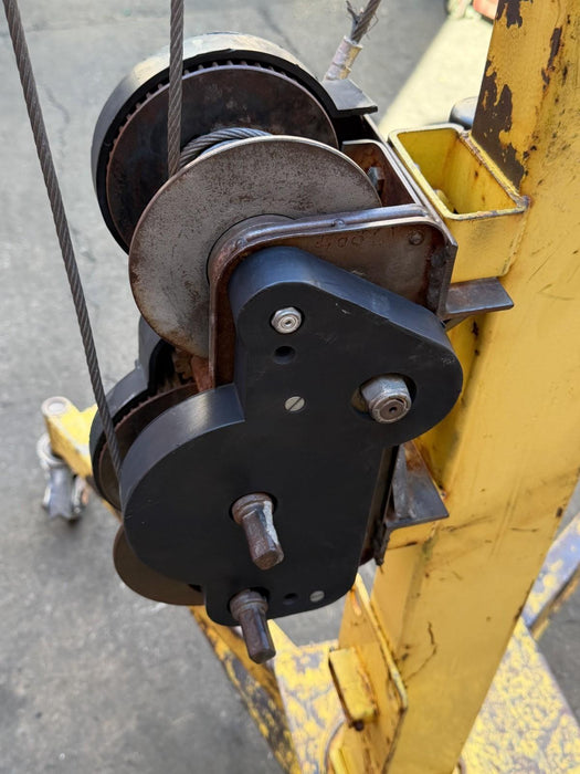 Roust-a-Bout R-250 1500lb 25 feet Hand Lift. Works Fine.