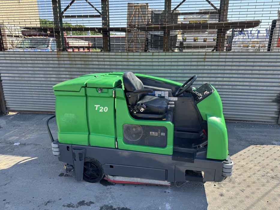 Tennant T20 Gas Powered Ride On Scrubber/Sweeper