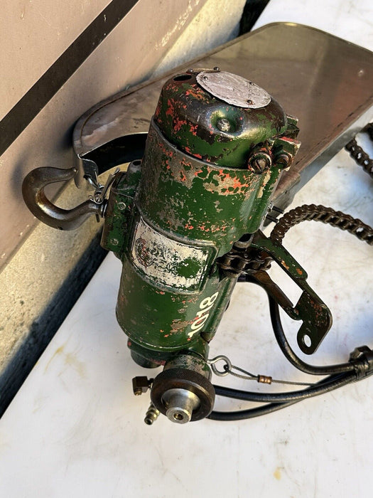 Cooper Gardner Denver Pneumatic Air Hoist 1/2 Ton , 8’ Chain Model 75136AA1
