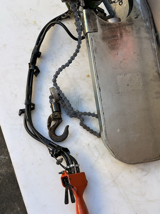 Cooper Gardner Denver Pneumatic Air Hoist 1/2 Ton , 8’ Chain Model 75136AA1