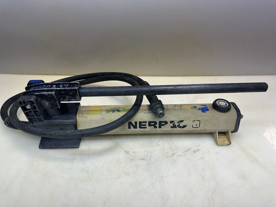 ENERPAC P392 HYDRAULIC HAND PUMP 2-SPEED 700 BAR/10,000 PSI