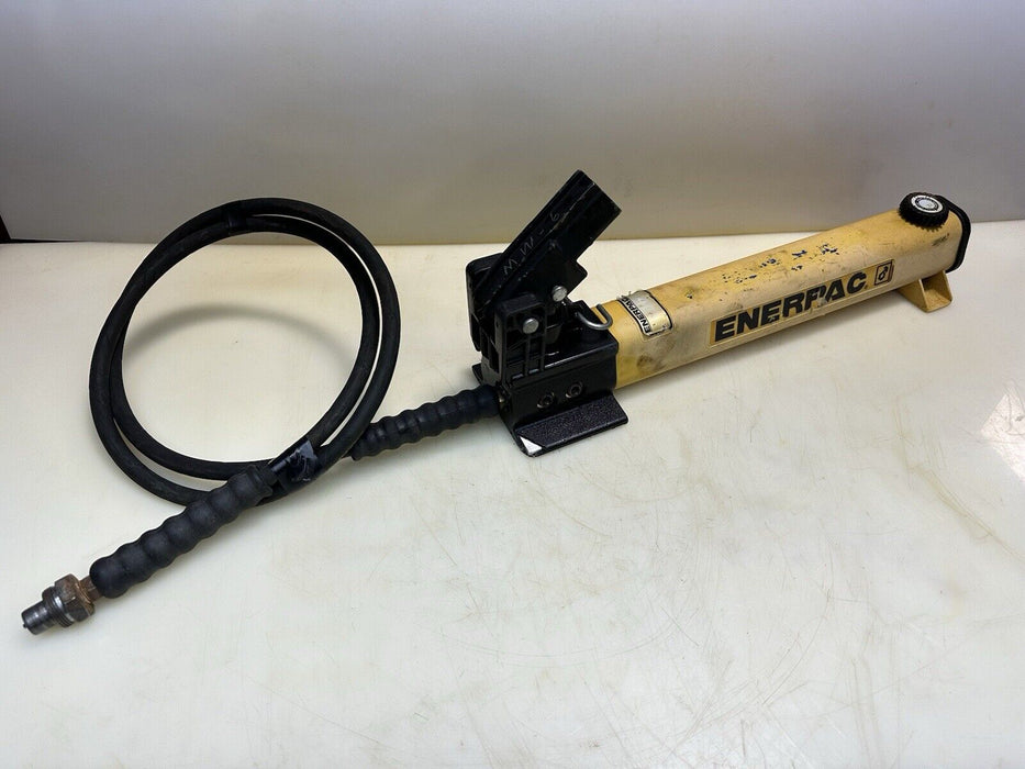 ENERPAC P392 HYDRAULIC HAND PUMP 2-SPEED 700 BAR/10,000 PSI No Handle