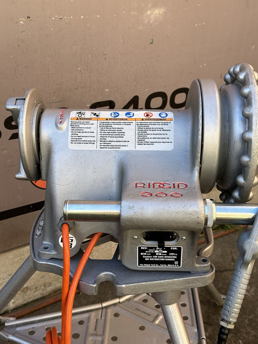 RIDGID 300 PIPE THREADING MACHINE + FOOT SWITCH , 12R DIES, OILER, REFURBISHED