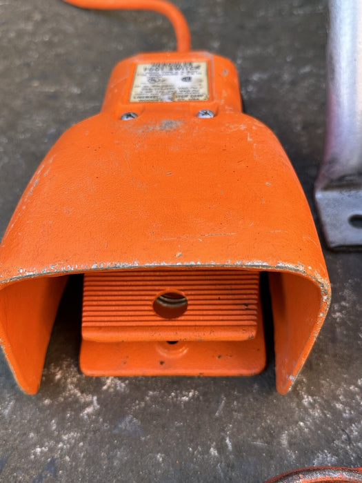 RIDGID 300 PIPE THREADING MACHINE + FOOT SWITCH , 12R DIES, OILER, REFURBISHED