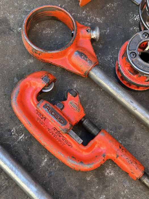 RIDGID 300 PIPE THREADING MACHINE + FOOT SWITCH , 12R DIES, OILER, REFURBISHED
