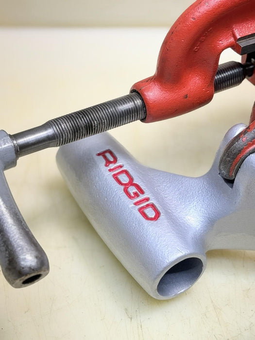Ridgid 300 Carriage Pipe Cutter, Reamer, 811 Die, Handle 100% Genuine Nice  BG4