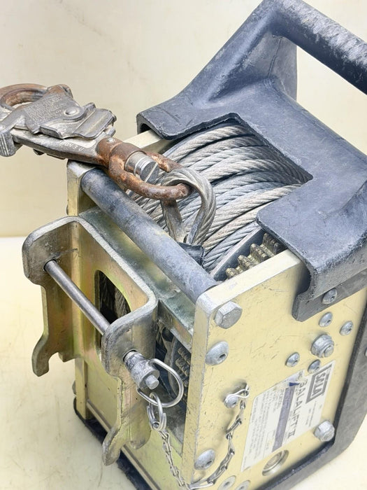 3M DBI-SALA Salalift II 8102001 Confined Spacs System 60 FT Winch.