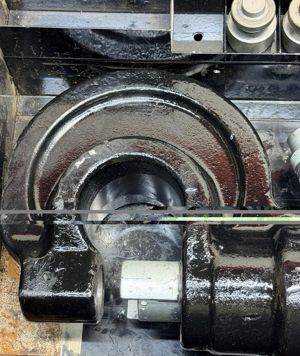 CLEVELAND STEEL TOOL ENERPAC 35 TON HYDRAULIC METAL PUNCH WITH 3 PUNCH AND DIES