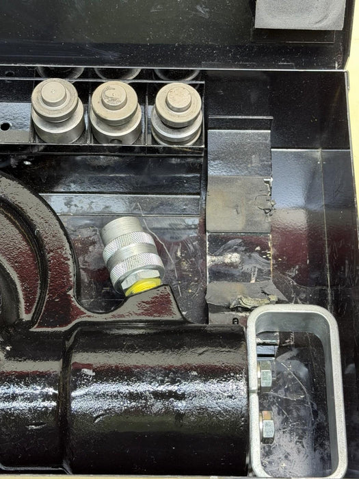 CLEVELAND STEEL TOOL ENERPAC 35 TON HYDRAULIC METAL PUNCH WITH 3 PUNCH AND DIES