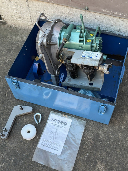 SKY CLIMBER ALPHA 1000 PNEUMATIC AIR OPERATED HOIST + CASE
