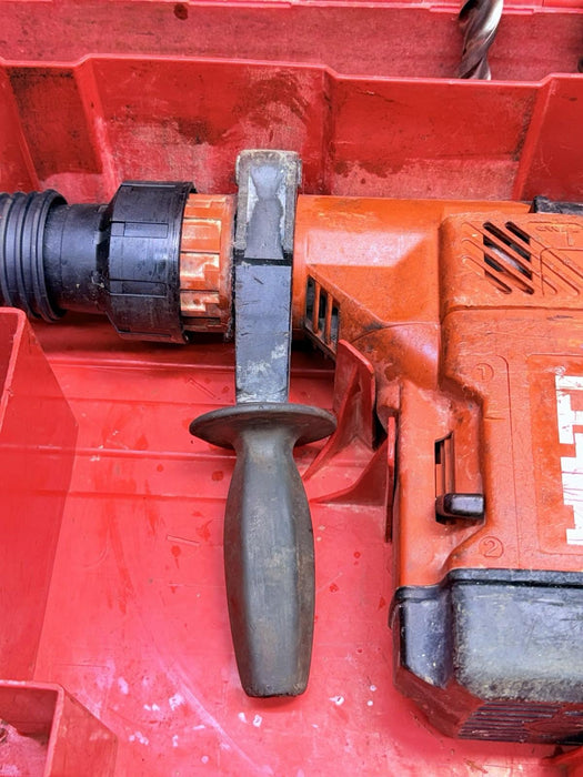 Hilti TE25 Rotary Hammer Drill Tool with Case + 5 Extra Drill Bits!