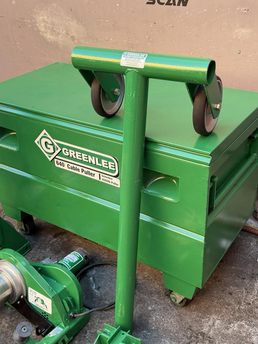 NEW STYLE Greenlee 686 640 4000 LBS Tugger Cable Puller Set ***MINT***