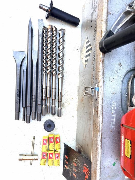 PETROL KANGO 978S DEMOLITION JACK HAMMER BREAKER GAS POWERED W/CASE BITS CHISELS