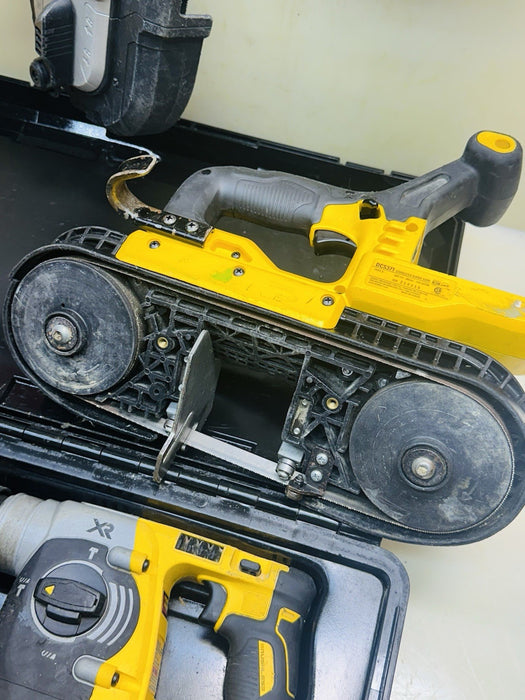 Dewalt 20V MAX XR 5.0 Ah Cordless Lithium-Ion 11-Tool Combo Tool Set + Batteries