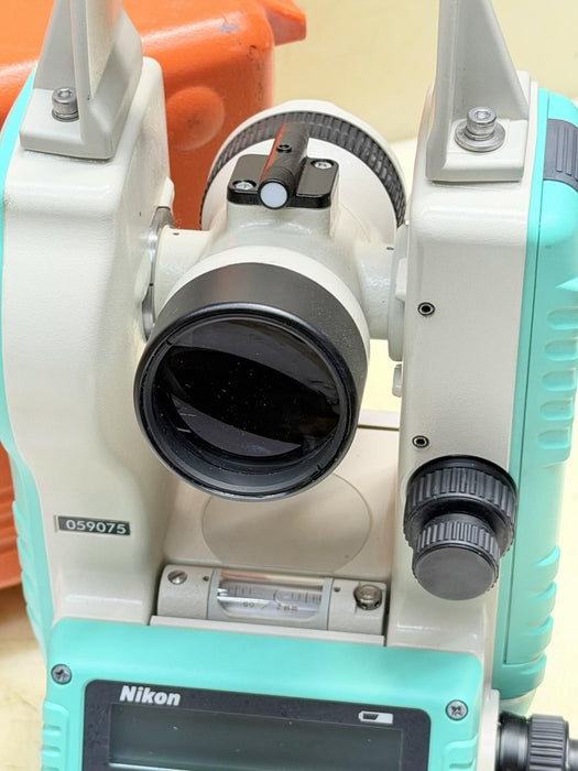NIKON NE-100 DIGITAL THEODOLITE WITH ORIGINAL CARRY CASE and 90º eyepiece