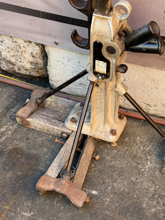 2 SIMPLEX A1029 ALUMINUM REEL JACKS + WOODEN BASE 20 TON CAPACITY 11.63 STROKE