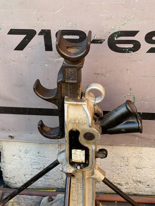 2 SIMPLEX A1029 ALUMINUM REEL JACKS + WOODEN BASE 20 TON CAPACITY 11.63 STROKE