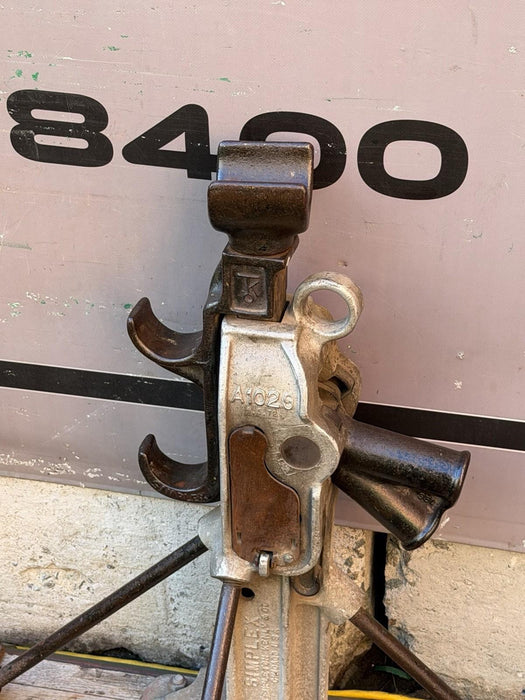 2 SIMPLEX A1029 ALUMINUM REEL JACKS + WOODEN BASE 20 TON CAPACITY 11.63 STROKE