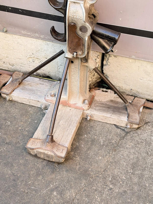 2 SIMPLEX A1029 ALUMINUM REEL JACKS + WOODEN BASE 20 TON CAPACITY 11.63 STROKE