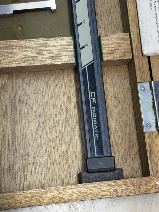 Mitutoyo CFC-12 552-123 Absolute Digital Caliper 0-12" Digimatic