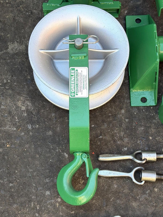 Greenlee 686 640 4000 LBS Tugger Cable Puller Set With Accessories “NICE”
