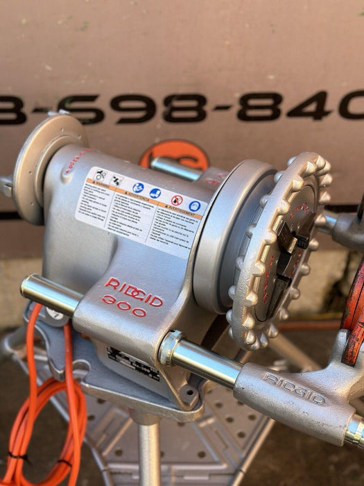 RIDGID 300 PIPE THREADING MACHINE + FOOT SWITCH , CARRIAGE NICE REFURBISHED