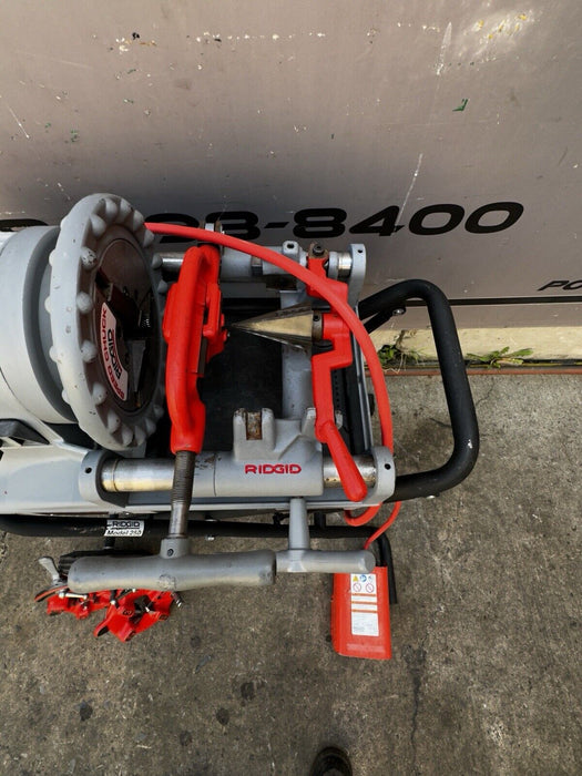 RIDGID 300 COMPACT PIPE THREADING MACHINE  2 DIE HEADS Great Shape 2018 Model