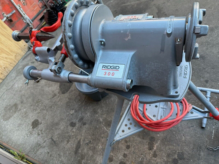 Ridgid 300 T-2 Pipe Threader Threading Machine 811Die Oiler Works Great et3