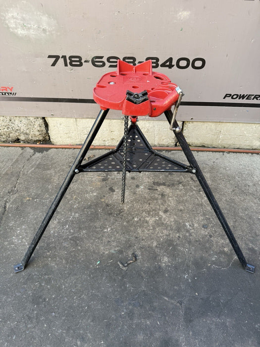BB  Pipetools Tripod Pipe Vise 460 Ridgid Pipe up to 6 inches.  Nice Shape.