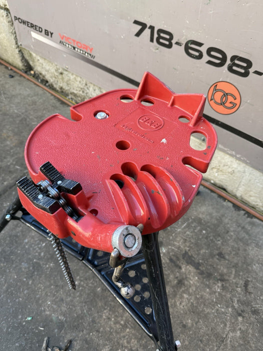 BB  Pipetools Tripod Pipe Vise 460 Ridgid Pipe up to 6 inches.  Nice Shape.