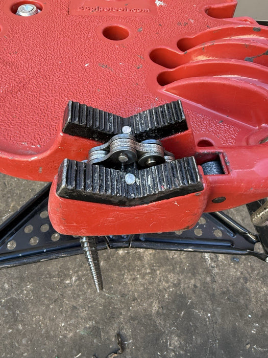 BB  Pipetools Tripod Pipe Vise 460 Ridgid Pipe up to 6 inches.  Nice Shape.