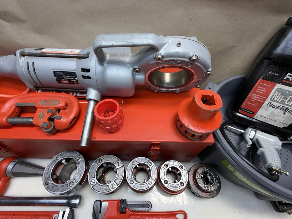 RIDGID 700 PIPE THREADER, 1/2"- 2" 12R DIE SET, REAMER, CUTTER, BOX, REFURBISHED et2