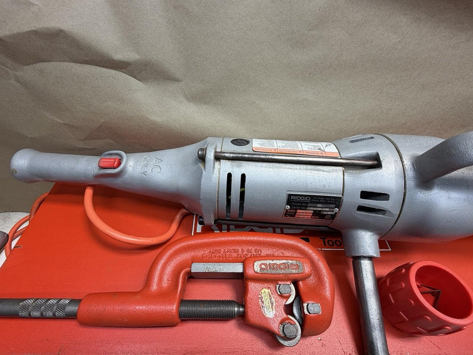 RIDGID 700 PIPE THREADER, 1/2"- 2" 12R DIE SET, REAMER, CUTTER, BOX, REFURBISHED et2