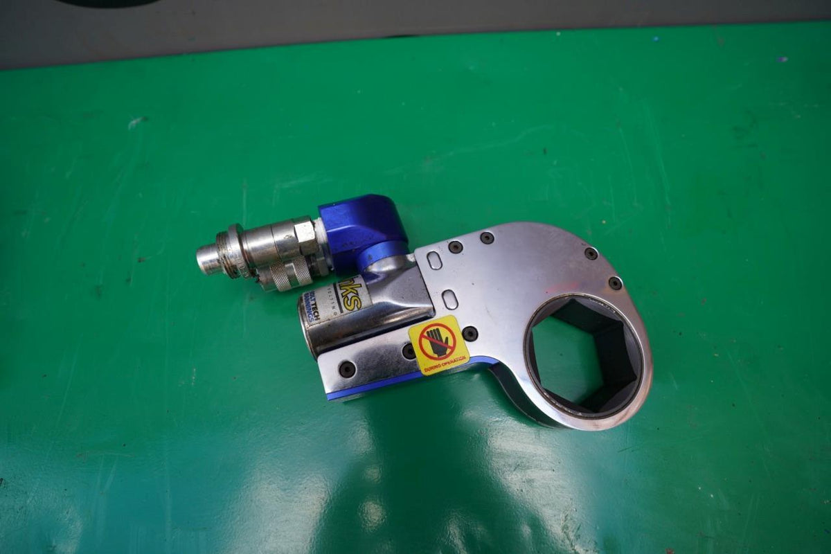 Bolttech Torque Wrench TL4 with a 2 inch Socket Great Shape 1 — Buys