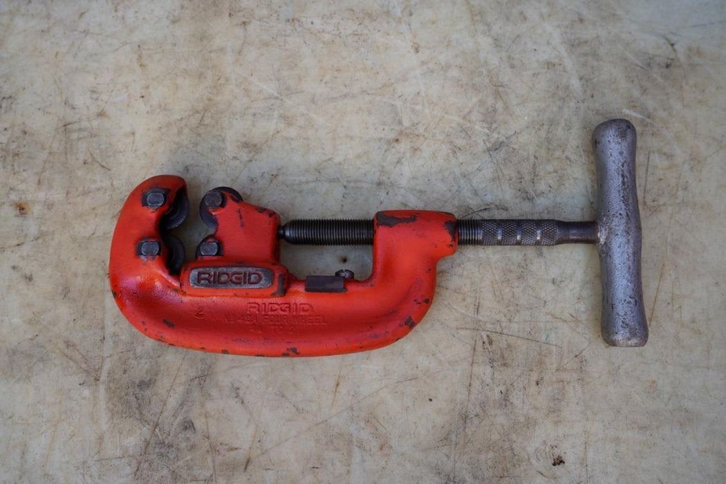 Ridgid 42A  3/4 to 2 inch Pipe Cutter.  Works Great.